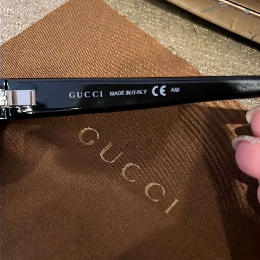 Gucci Black and Silver Glasses Timeless Elegance - Picture 7 of 13